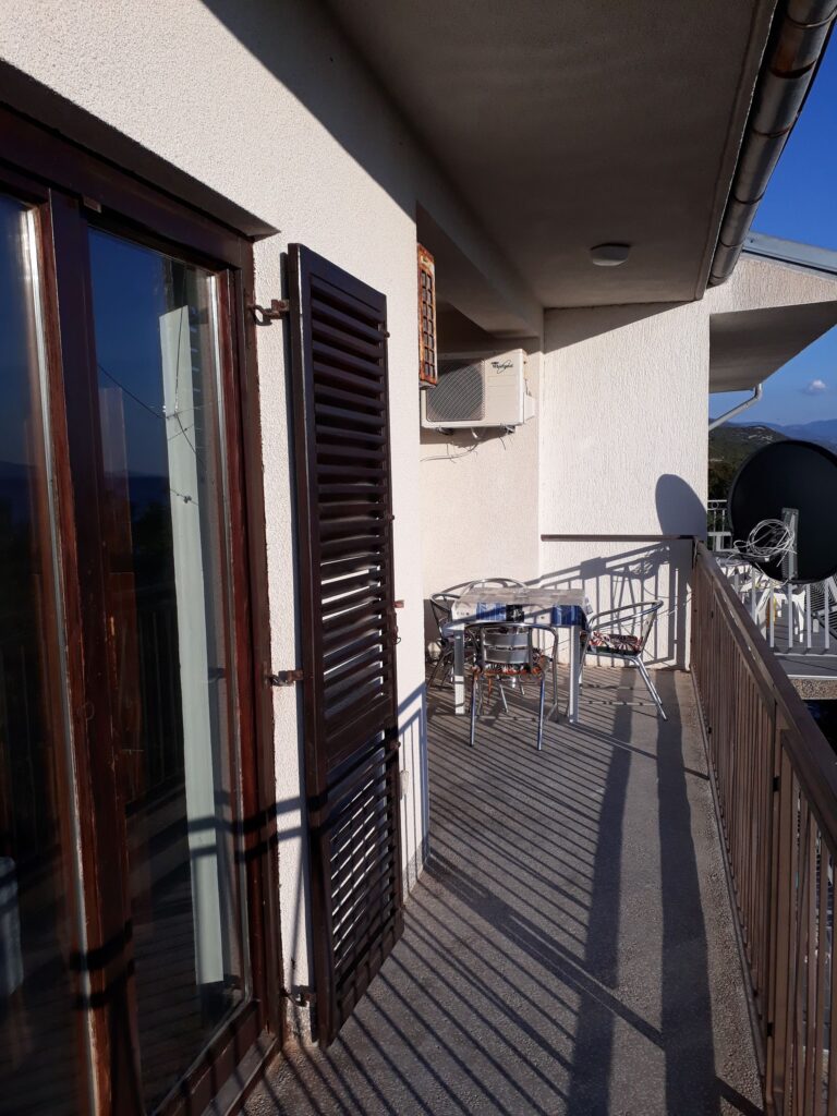 64f075ce-bc11-4a33-a6c7-074ada34afbf