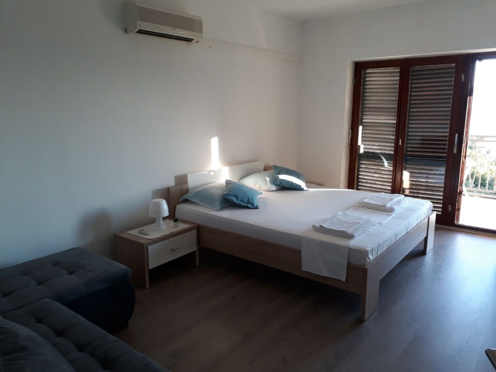 78b68d84-cebc-48dd-af85-a642516ce96d (1)